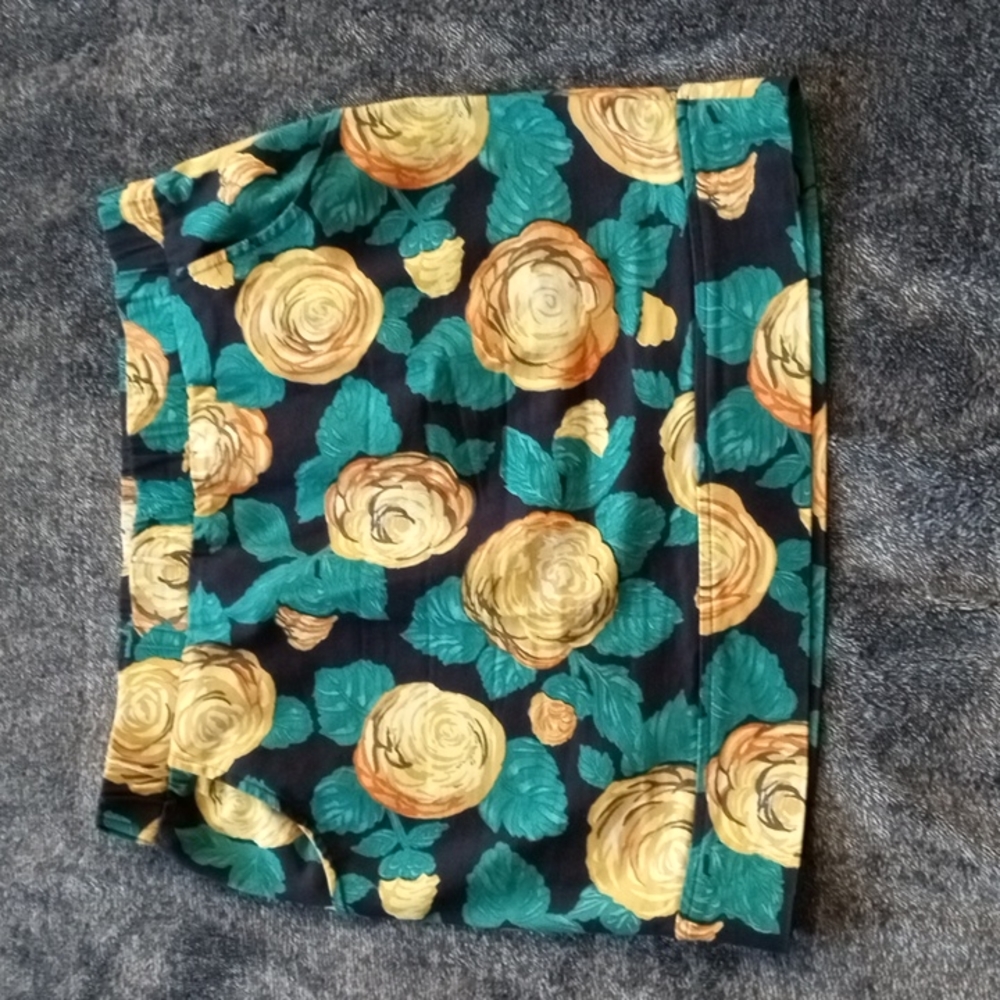 Lily White made in USA yellow rose elastic waist miniskirt with pockets
